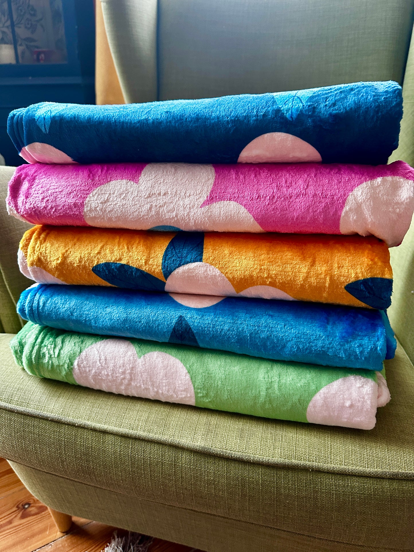 Retro Floral Ocean Blue Large Ultra Plush Cuddle Soft Fleece Blanket/Throw