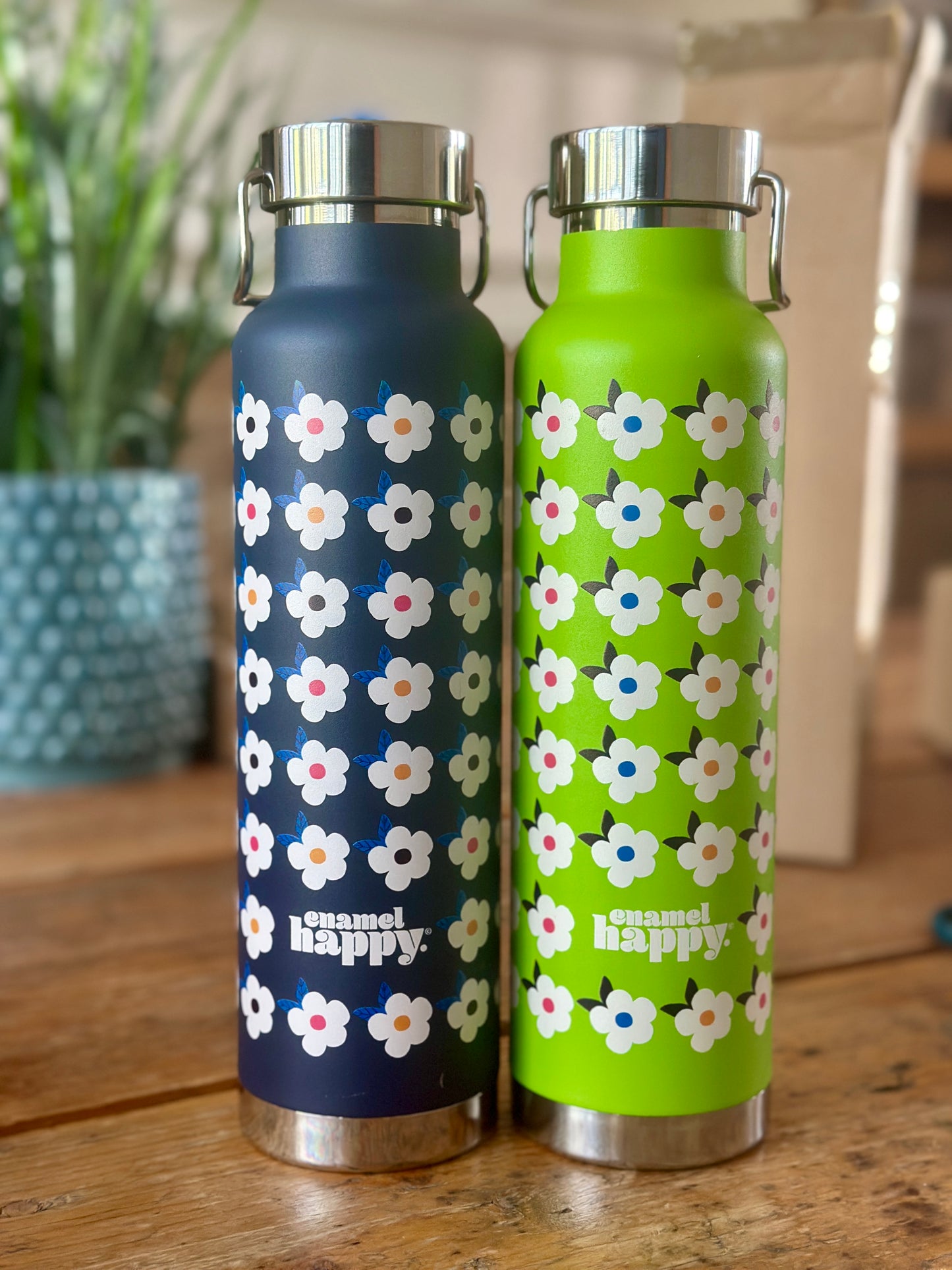 Cute retro floral print insulated drinks bottle in Lime and navy blue