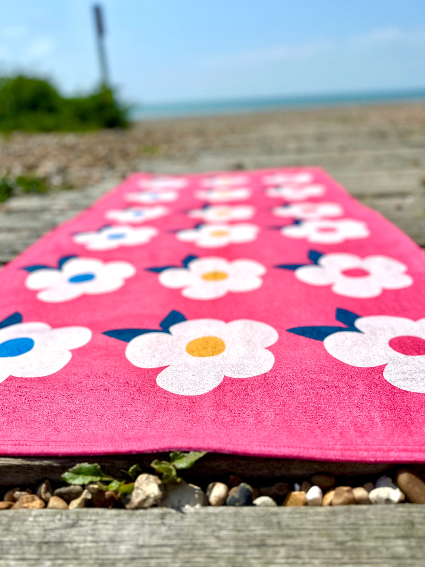 Beautiful Quick Dry Beach/Bath Towel Large - Retro Floral Rose Pink