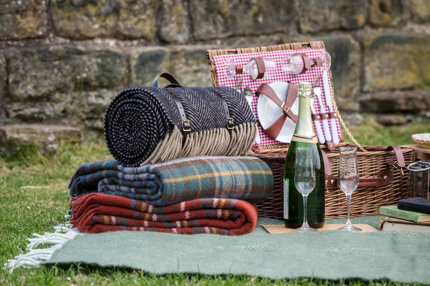 Polo-Picknickdecke, Fischgrätenmuster, Vintage/Braun mit Lederriemen – wunderschöne Tweedmill