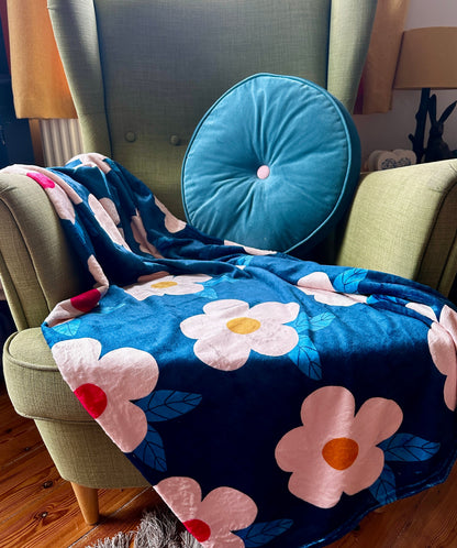 Retro Floral Midnight Navy Blue Große Fleecedecke/Überwurf – Emaillehappy