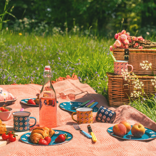 Picknickdecke aus reiner Schurwolle mit Fischgrätenmuster „Flamingo &amp; Pearl“ – wunderschön von Tweedmill