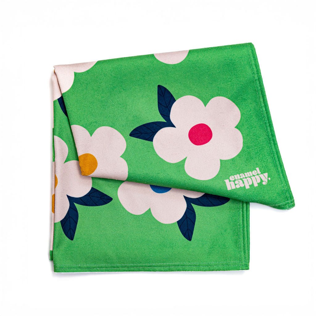 Retro Floral Meadow Green Beach/Bath Towel - Fast - Drying & Large - Enamelhappy