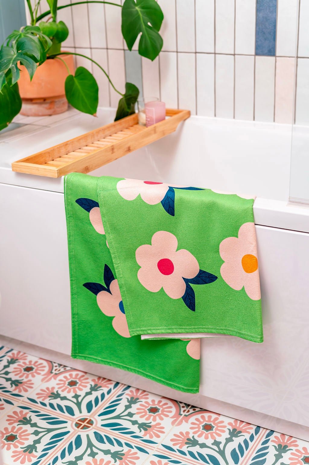 Retro Floral Meadow Green Beach/Bath Towel - Fast - Drying & Large - Enamelhappy