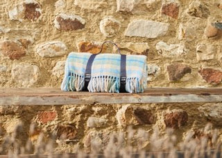 Tapis de pique-nique en pure laine vierge à carreaux bleu cottage - Magnifique moulin à tweed